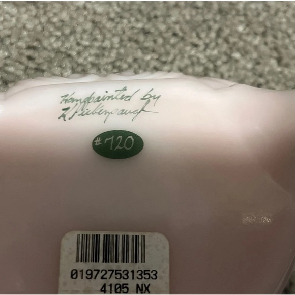 VTG Pink Rosalene Hand Painted Floral Signed FENTON heart music box LIMITED ED - Picture 3 of 4